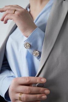 Button cover flower shine